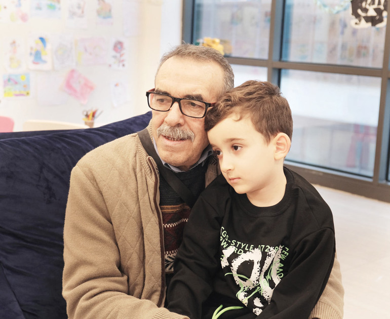 Umut nöbeti... Babasından gelecek iyi haber için 3 aydır hastanede yaşıyor