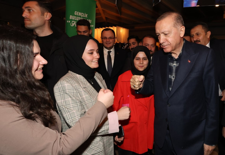 Cumhurbaşkanı Erdoğana fotoğraf sürprizi Gülşen, 17 sonra teşekkür etti