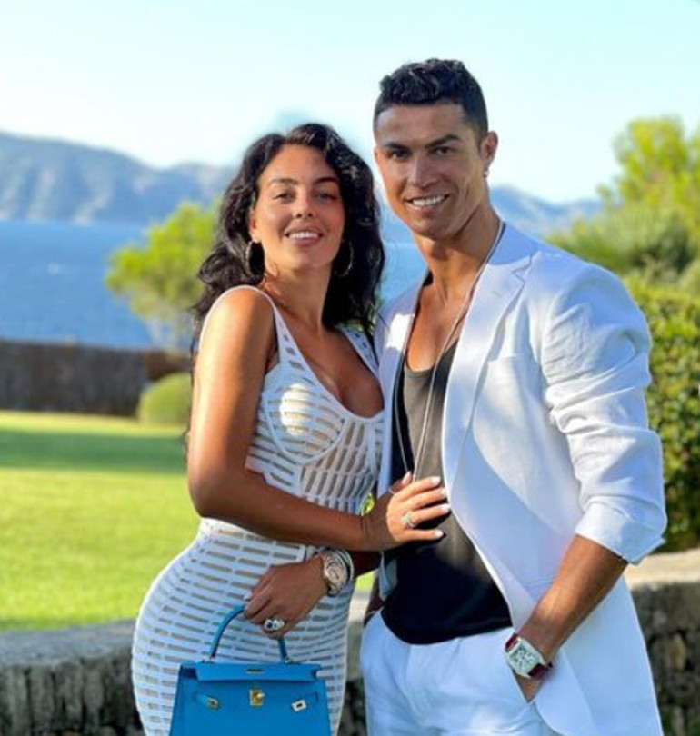 Sevgili seçimi hayatını değiştirdi...  Aşk piyangosunda büyük ikramiye kazandı