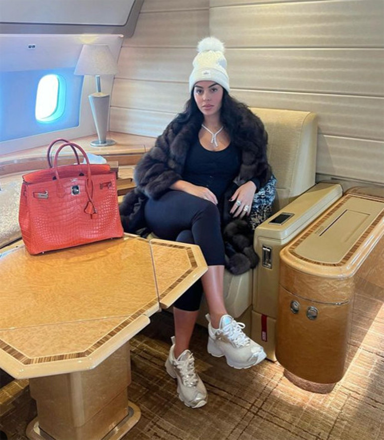 Sevgili seçimi hayatını değiştirdi...  Aşk piyangosunda büyük ikramiye kazandı