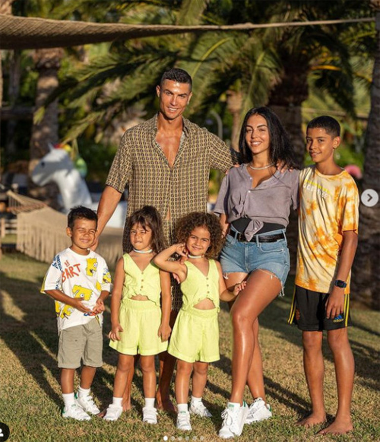 Sevgili seçimi hayatını değiştirdi...  Aşk piyangosunda büyük ikramiye kazandı