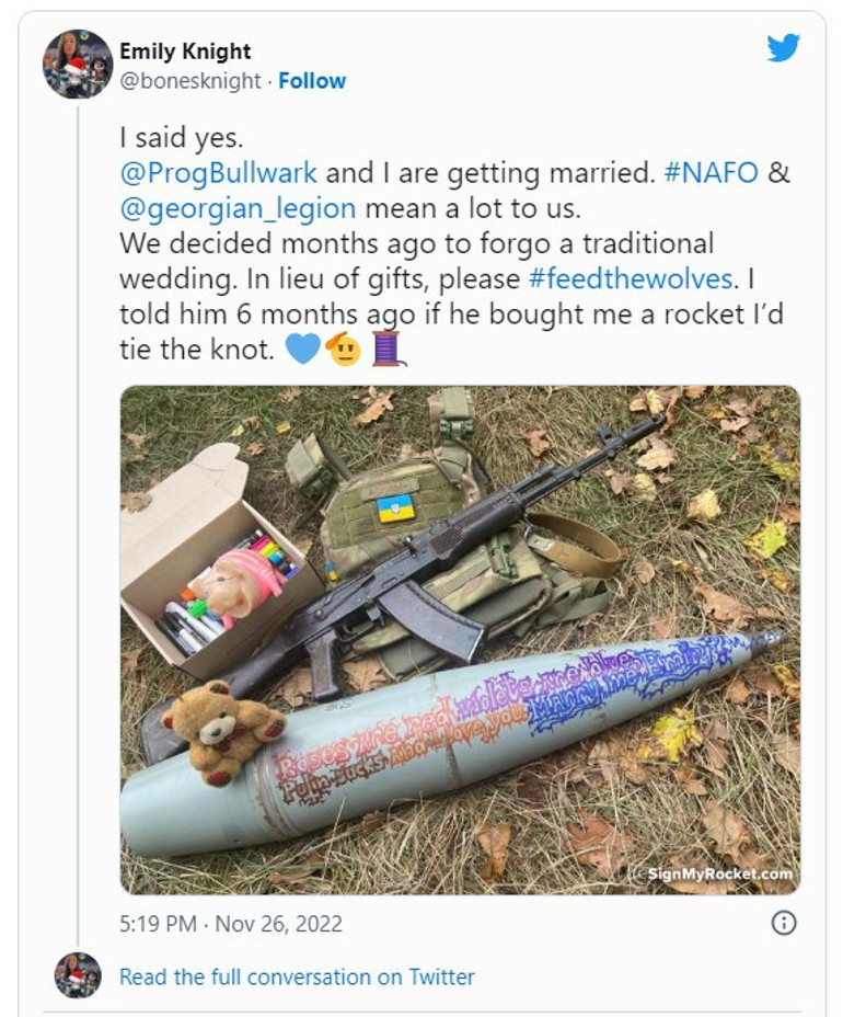 Doğum günü kutlayan da var, evlenme teklif eden de... Bombalı mesajlar tartışma konusu oldu