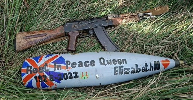 Doğum günü kutlayan da var, evlenme teklif eden de... Bombalı mesajlar tartışma konusu oldu