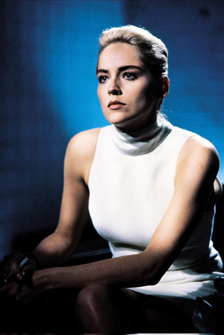 Çıplak sahnede oynamak istemiyorum dedim, merhamet etmediler... Acemiliğimden faydalandılar