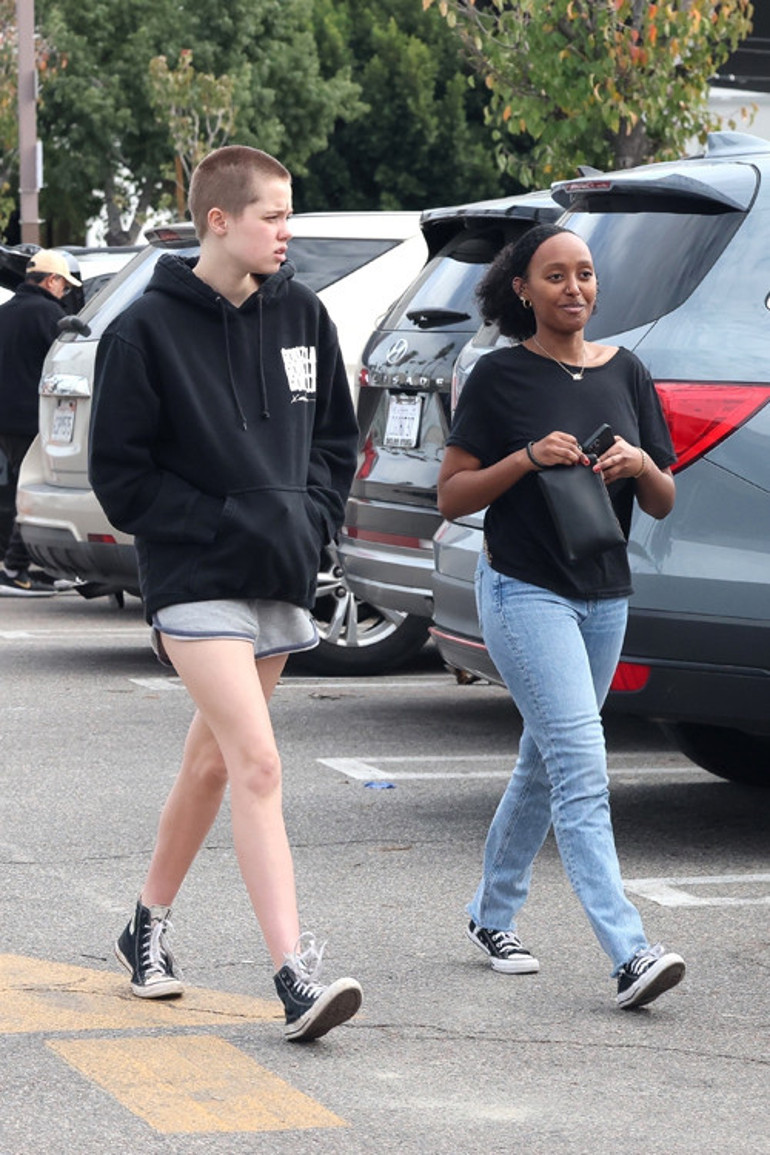 Artık elbise giyip makyaj bile yapıyordu: Shilohya asker tıraşı