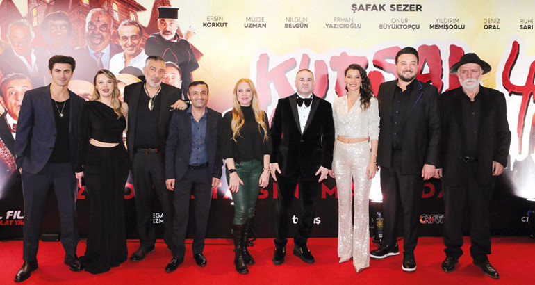 Kutsal Damacana 4ün galasına ünlü akını... Herkes oradaydı