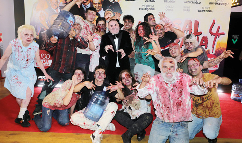 Kutsal Damacana 4ün galasına ünlü akını... Herkes oradaydı