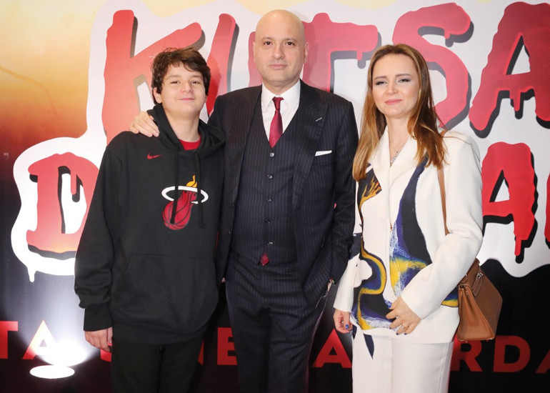 Kutsal Damacana 4ün galasına ünlü akını... Herkes oradaydı