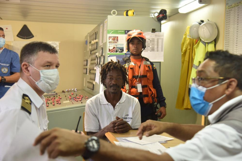 Akıntıya kapılıp 24 gün denizde sürüklendi Ketçap yiyerek hayatta kaldı...