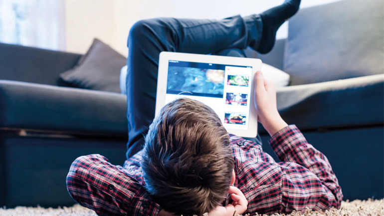 Çocuğunuz ekrana hapsolmadan interneti keşfetsin... Tatil için beş dijital ipucu