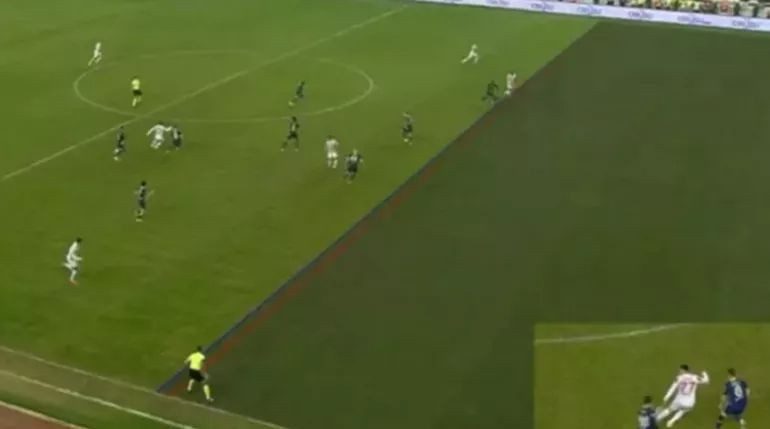 Antalyasporun Galatasaraya attığı golde ofsayt tartışması Fenerbahçe maçında da benzer pozisyon yaşanmıştı, aynı VAR hakeminden iki farklı karar...