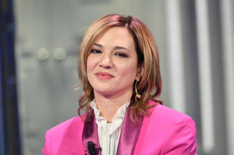 Madalyonun karanlık yüzü: Beni duş alırken izlemek istedi, film çekilsin diye katlandım