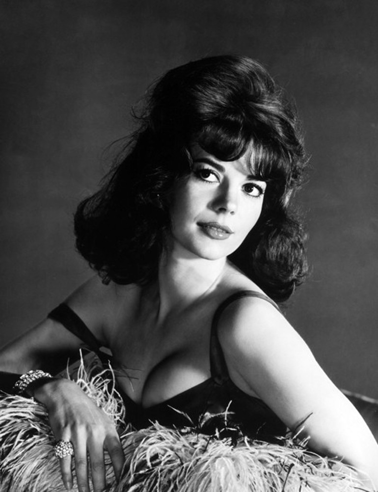 Madalyonun karanlık yüzü: Beni duş alırken izlemek istedi, film çekilsin diye katlandım