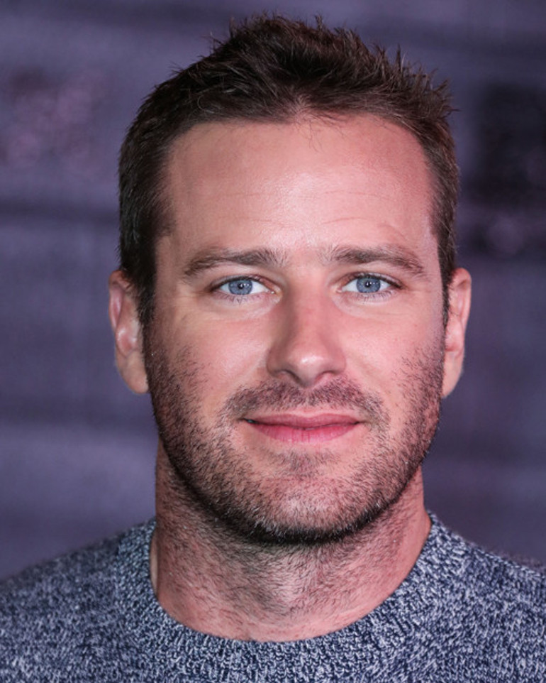 Madalyonun karanlık yüzü: Beni duş alırken izlemek istedi, film çekilsin diye katlandım