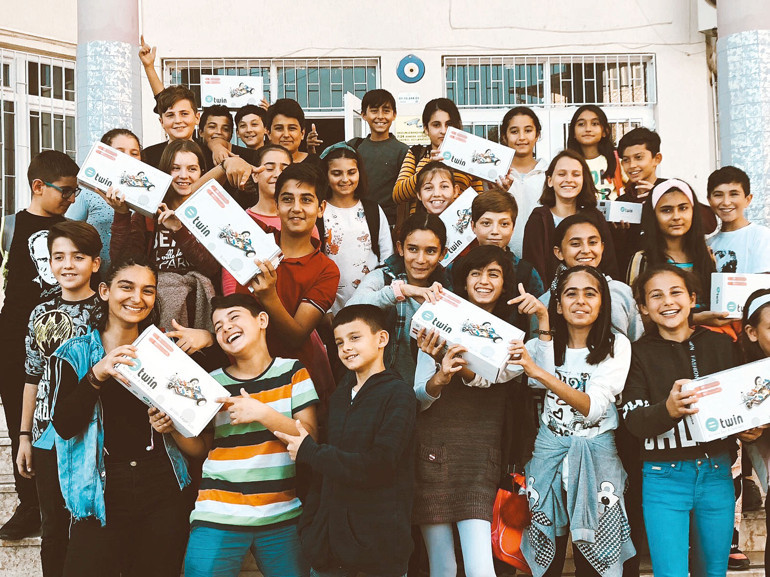 750 bin çocuğu bilimle tanıştırdı