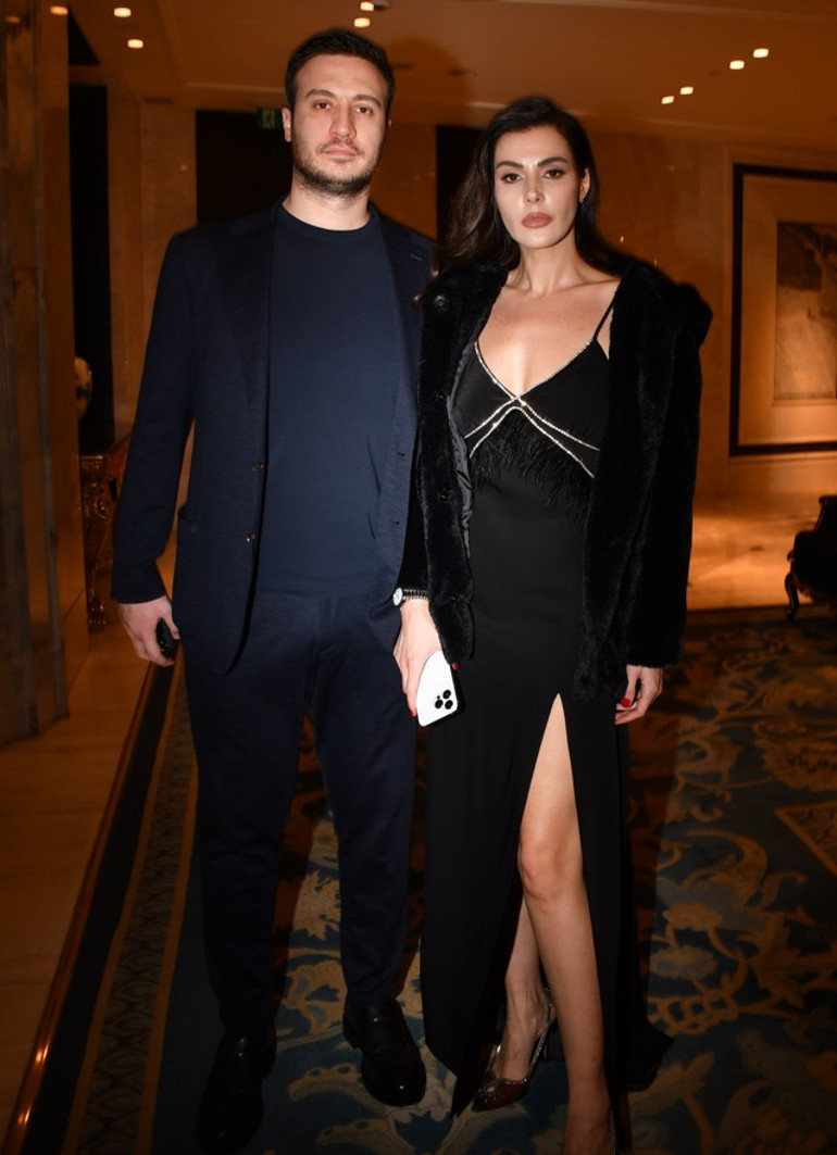 Savaş Zafer ile Melis Ketenci evlendi Düğüne ünlü isimler akın etti...