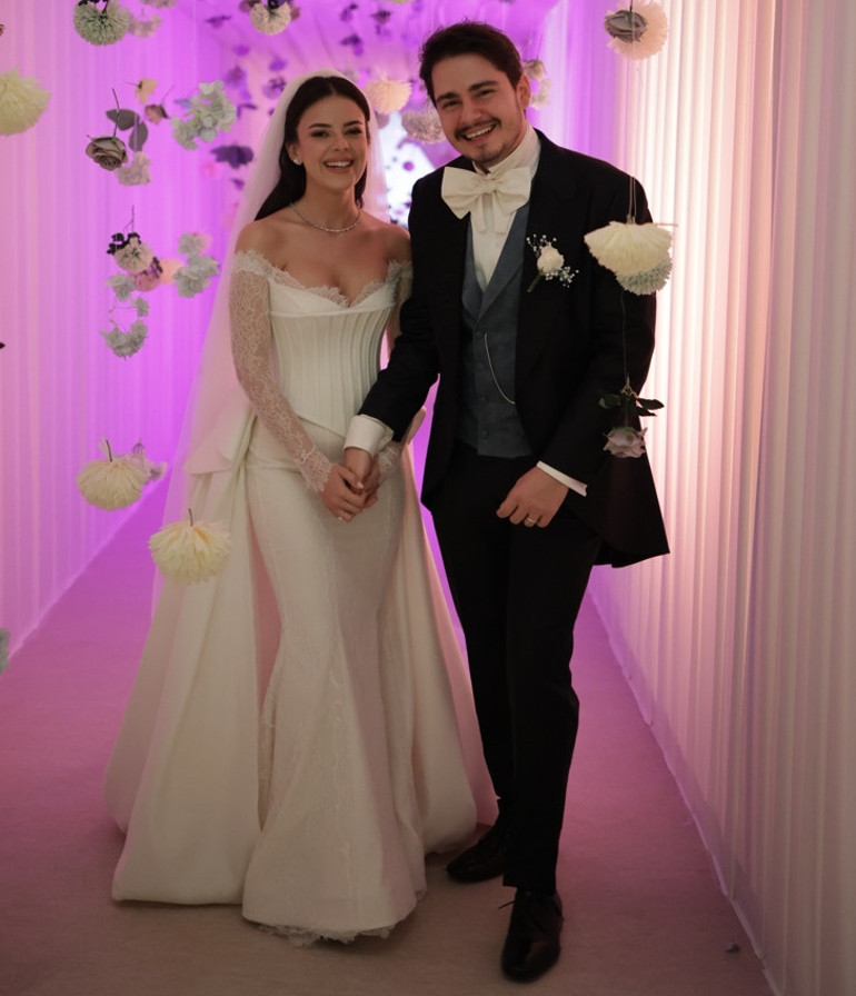 Savaş Zafer ile Melis Ketenci evlendi Düğüne ünlü isimler akın etti...