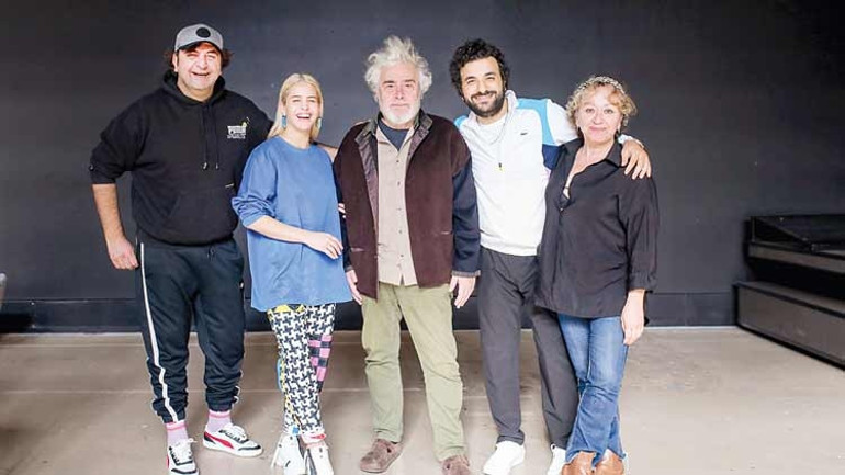 Gazeteler nasıl ölmediyse sinema da ölmedi, ölmez