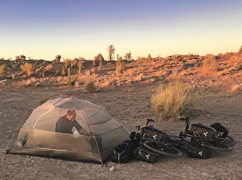 ‘Bisiklet sayesinde onlarca güzel insanla tanışıp evlerine konuk olduk’