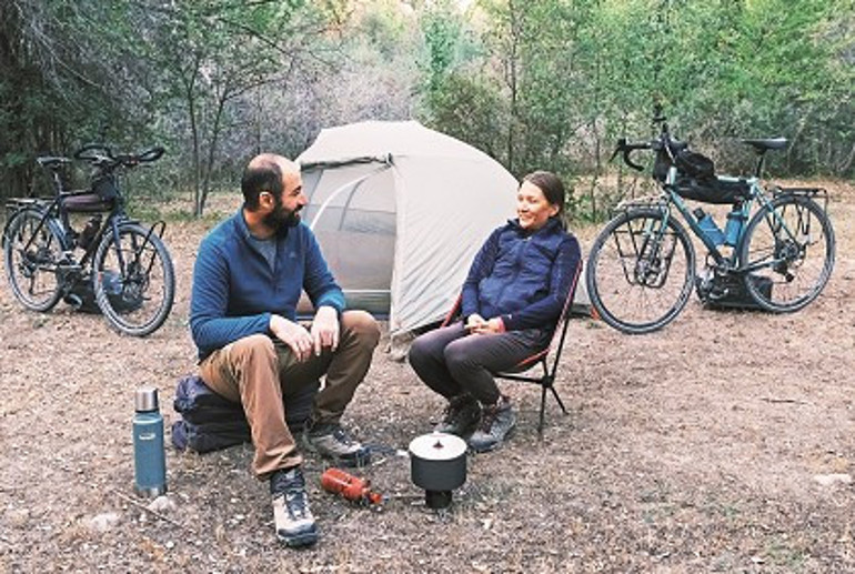 ‘Bisiklet sayesinde onlarca güzel insanla tanışıp evlerine konuk olduk’