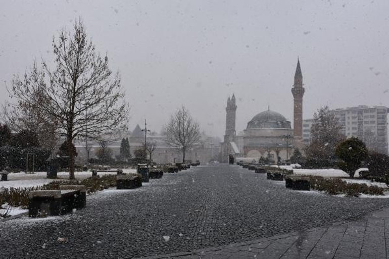 Son dakika... Meteoroloji uyarmıştı, kar yağışı etkili oluyor Türkiye beyaza büründü: İşte kar manzaraları