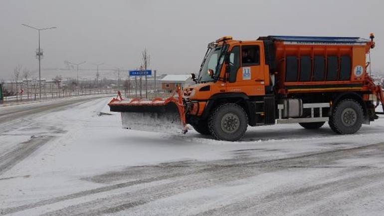 Son dakika... Meteoroloji uyarmıştı, kar yağışı etkili oluyor Türkiye beyaza büründü: İşte kar manzaraları