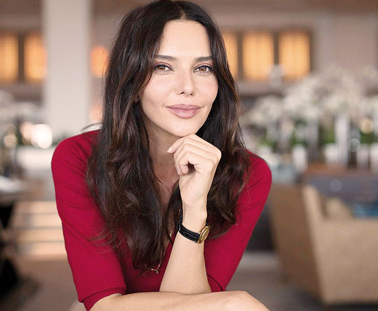 Kedili evde mum değil abajur bile yakılmaz