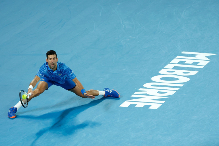 Avustralya Açıkta şampiyon Novak Djokovic Tsitsipasa şans vermedi, Nadalın rekoruna ortak oldu