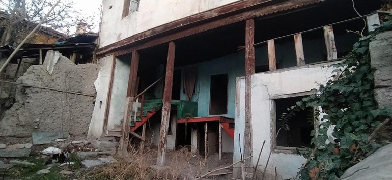 Tarihi evler artık bir bir dökülüyor