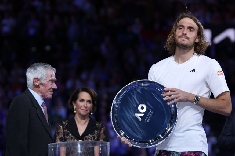 Avustralya Açıkta şampiyon Novak Djokovic Tsitsipasa şans vermedi, Nadalın rekoruna ortak oldu