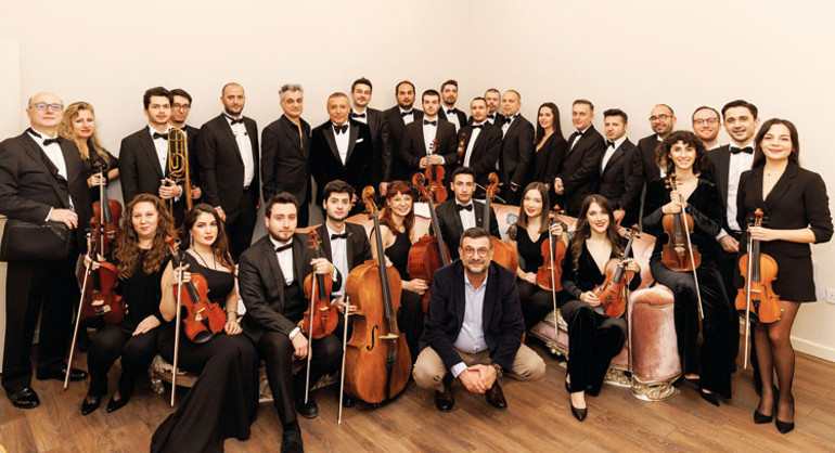 Cenk Eren ve Sinema Senfoni Orkestrasıdan Ferdi Özbeğen şarkıları