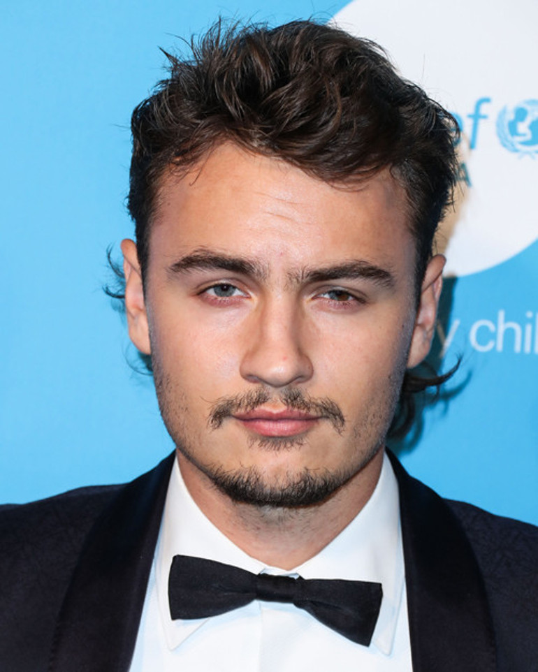 Ünlü oyuncunun oğlu ilk kez konuştu: Keşke o rezil görüntüler için anneme para ödeselerdi, bütün hayatını borç içinde geçirmezdi