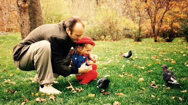 Güzel yıldızın fotoğraflarını gören şaşkına döndü: Sen o ünlü şarkıcının kızı mıydın