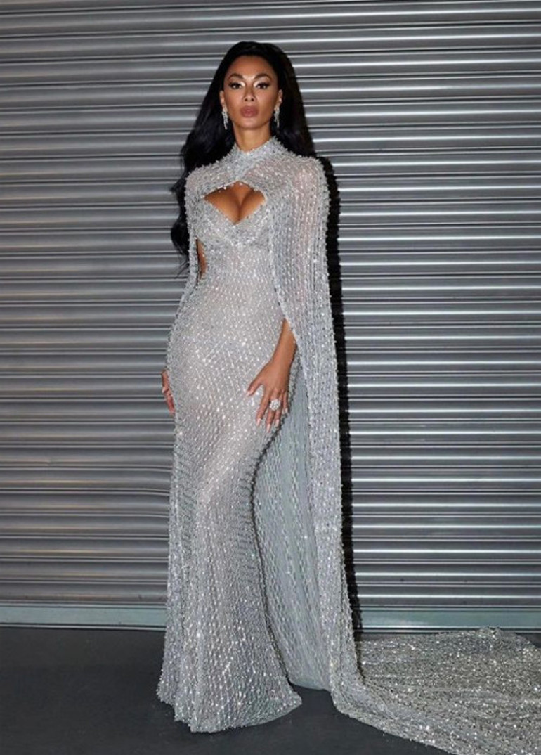 Gençliğimde vücudumu hiç sevmezdim, kimse görmesin diye bacaklarımı saklardım