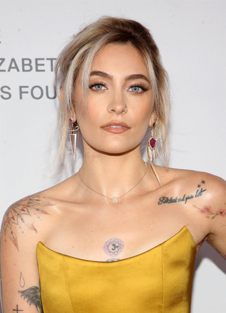 Dünya onun mavi gözlerini ilk kez cenaze töreninde gördü