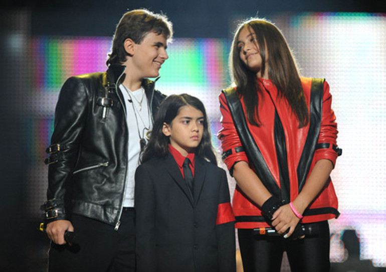 Dünya onun mavi gözlerini ilk kez cenaze töreninde gördü