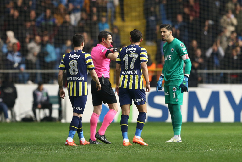 Son Dakika: Adana Demirspor-Fenerbahçe maçından çok konuşulan kararlar Jorge Jesus çılgına döndü, kırmızı kart...