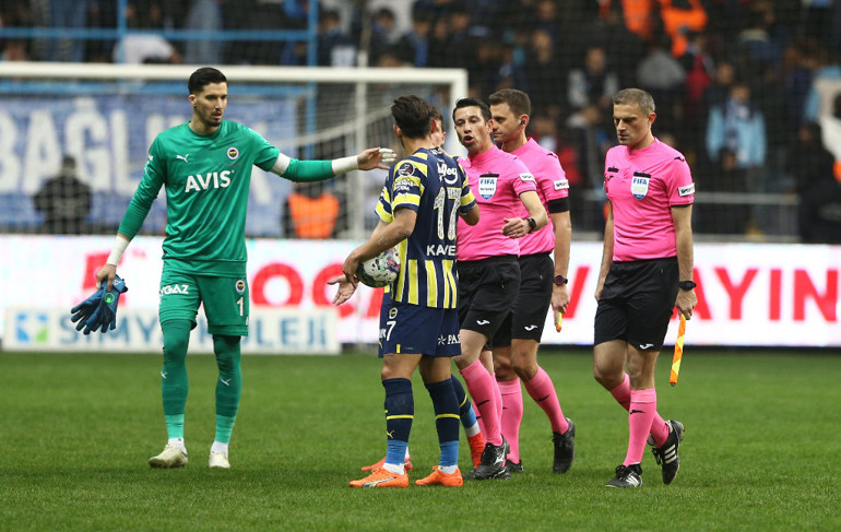 Fırat Aydınustan Adana Demirspor-Fenerbahçe maçı pozisyonlarına çarpıcı yorumlar: 2 penaltı verilmedi, gol iptali...