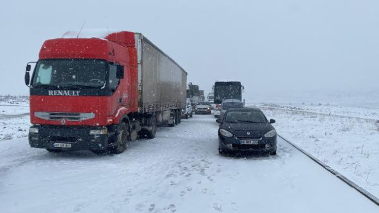 Son dakika... Meteorolojiden yeni hava durumu raporu: İstanbulda kar ne zaman başlayacak Valilik tüm tedbirleri açıkladı