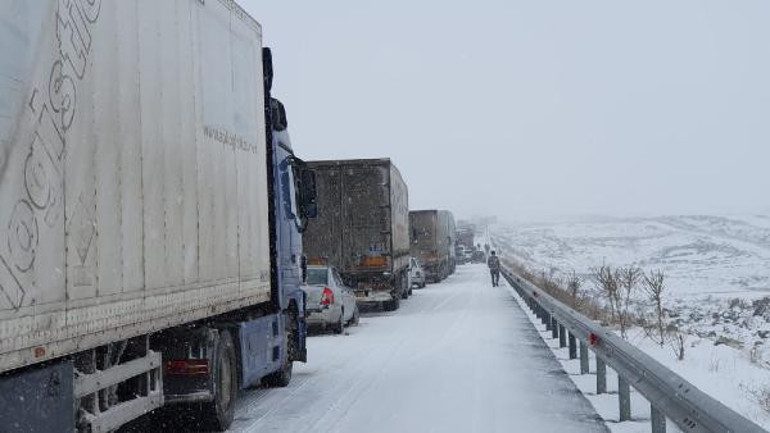 Son dakika... Meteorolojiden yeni hava durumu raporu: İstanbulda kar ne zaman başlayacak Valilik tüm tedbirleri açıkladı