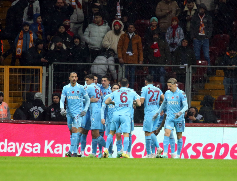 Galatasaray - Trabzonspor maçında golcüler Maxi Gomez ve Mauro Icardi tarihe geçti Torreiranın büyük hatası...