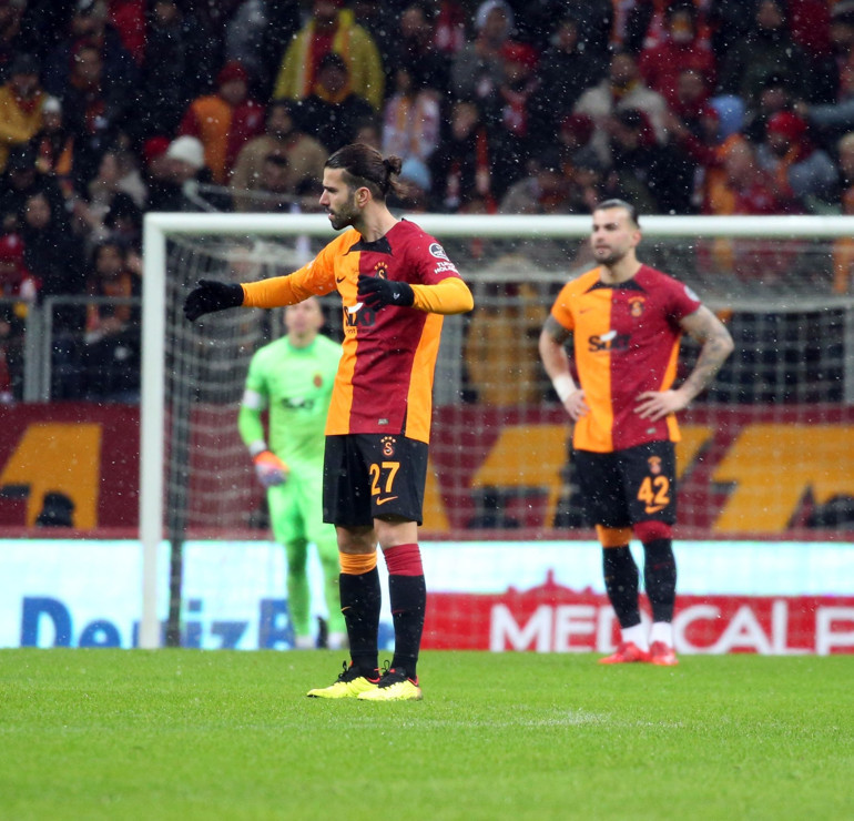 Galatasaray - Trabzonspor maçında golcüler Maxi Gomez ve Mauro Icardi tarihe geçti Torreiranın büyük hatası...