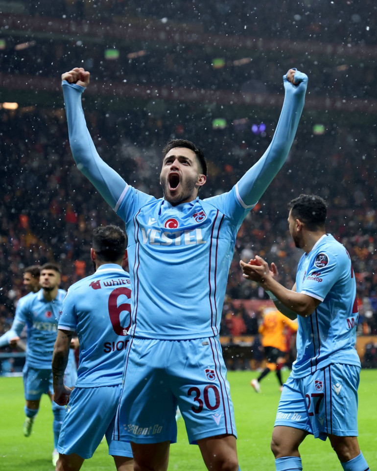 Galatasaray - Trabzonspor maçında golcüler Maxi Gomez ve Mauro Icardi tarihe geçti Torreiranın büyük hatası...