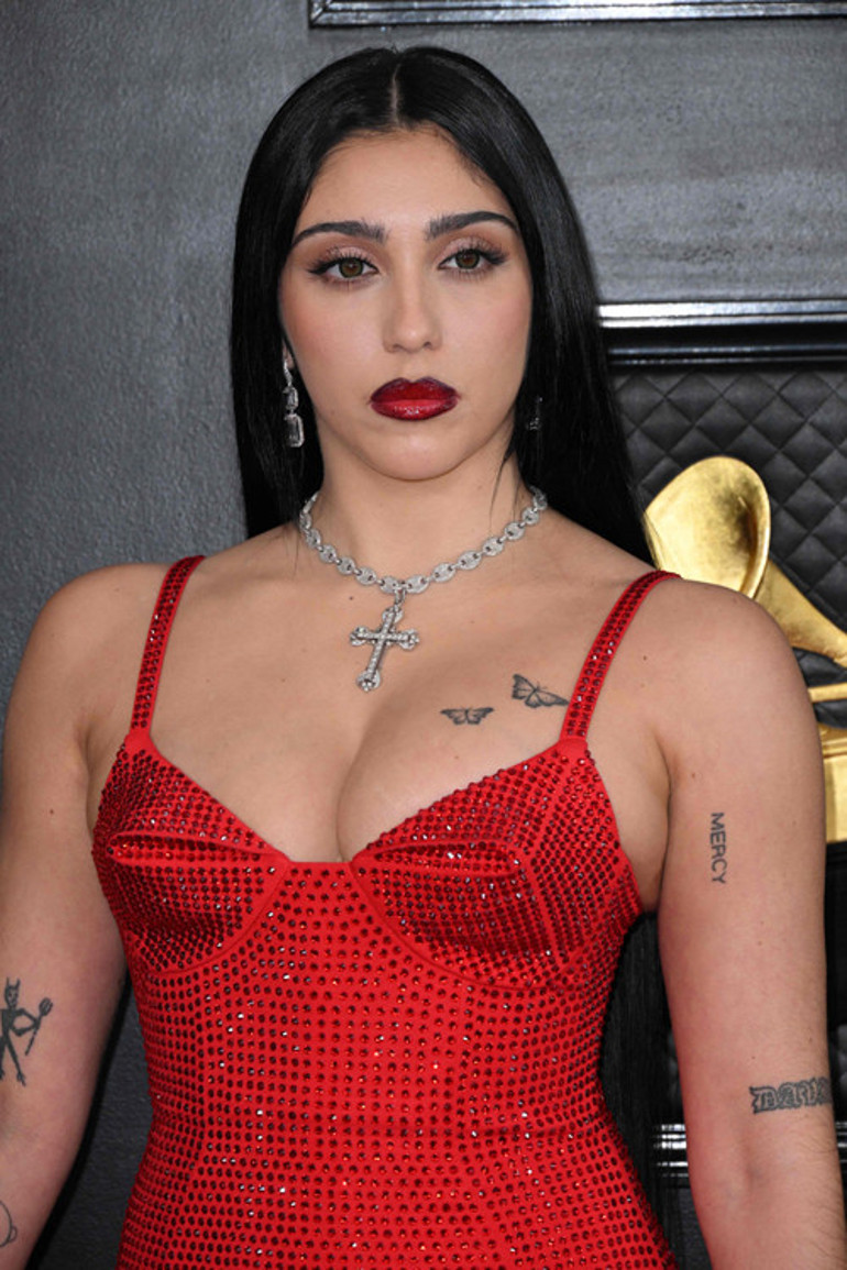 İki yıl sonra büyük buluşma: Annesi gidemedi, kızını gönderdi