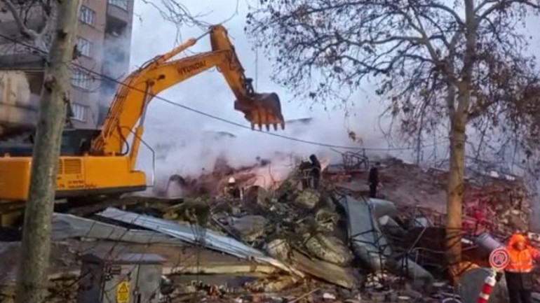 Deprem sonrası kritik 72 saat Kızılay Başkanı canlı yayında bu çağrıyı yaptı