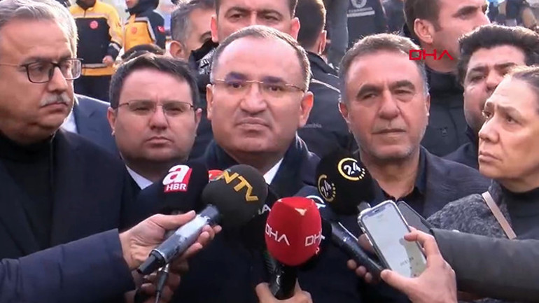 Son dakika... Büyük afette üçüncü gün: Deprem felaketinde hayatını kaybedenlerin sayısı 5 bin 894