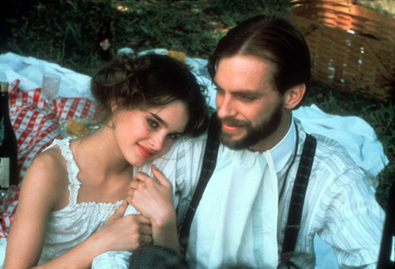 Annesine para verip Bu bebeği aldır demişlerdi