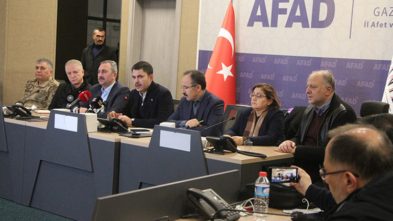 Deprem 13,5 milyon kişiyi etkiledi Bakan Kurum yardımları hızlandıracak önemli gelişmeyi duyurdu