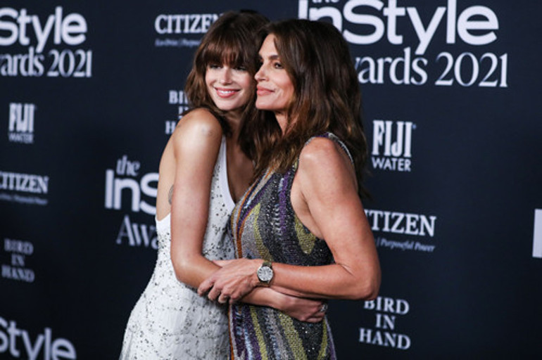 Ünlü modelden şaşırtan sözler: Kızım benim eski saçlarımı çaldı