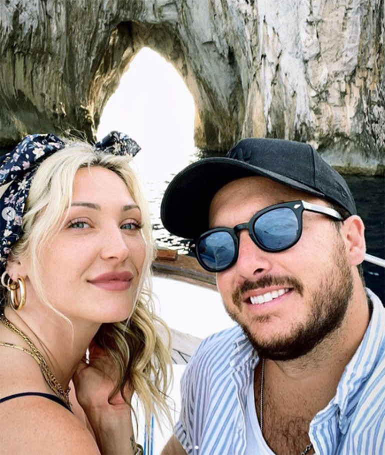 Ünlü oyuncu kızını evlendirdi: Babamı görünce ağlamaya başladım